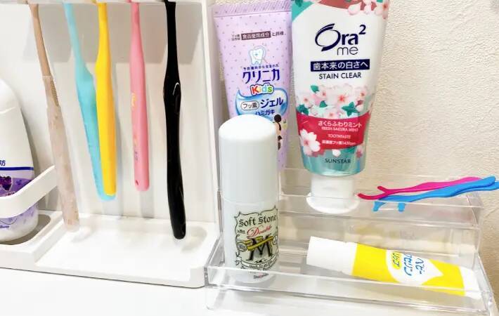 ダイソーの『透明な2段トレー』　思わぬ使い道に「家中に置くわ」「取り出しやすい」