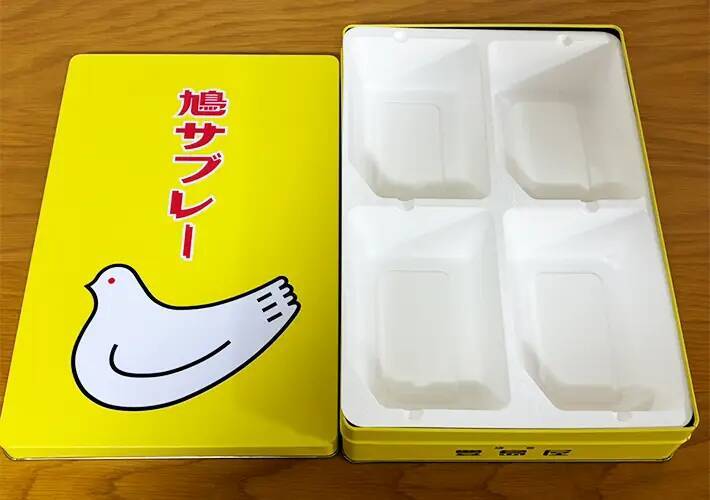 捨てられずに溜まった『お菓子の缶』はこう使う！　付属の仕切りを生かした整理術が、こちら