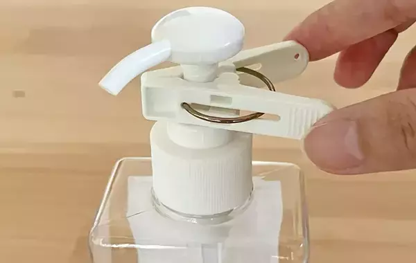 「試供品は普通に開けずに…？　旅先でのプチストレスが消える“3つの裏ワザ”に反響」の画像