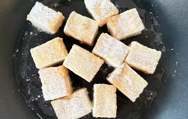 「厚揚げ2枚が化けた！　節約にもなる「簡単おかずレシピ」」の画像