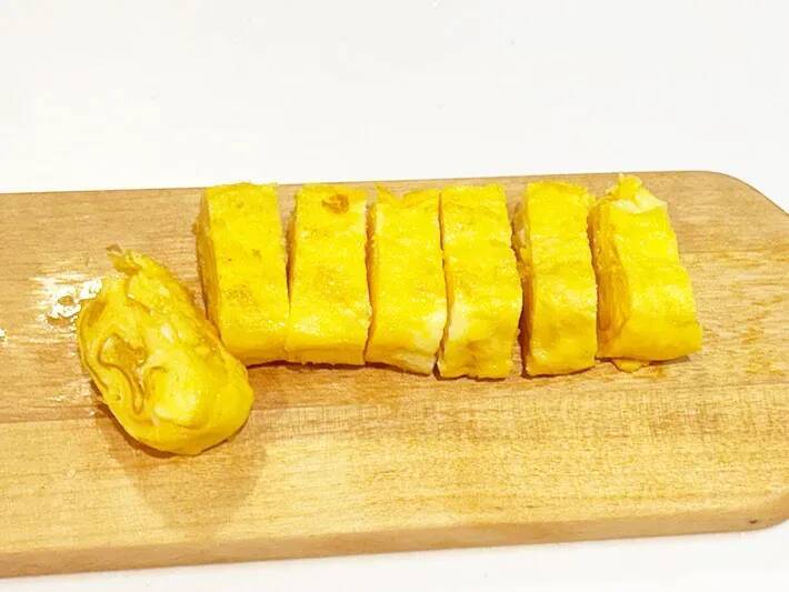 「おかわりないの？」玉子焼きを食べたら、モチっ！　新食感の正体は、ちぎって入れた透明の…？