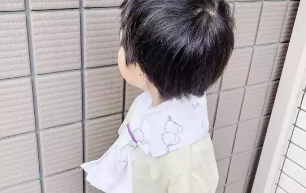 「保冷剤が余ってたら試してみて！　夏に役立つ『簡単リメイク術』【子供の暑さ対策】」の画像