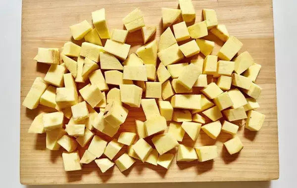 「混ぜてレンチンするだけ！　サツマイモで作った『バター』に「家族が大喜び」」の画像