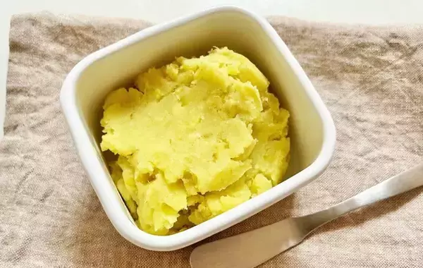 「混ぜてレンチンするだけ！　サツマイモで作った『バター』に「家族が大喜び」」の画像