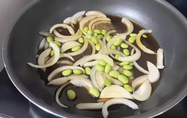 「その発想はなかった！　玉子丼に“あの夏野菜”を足すだけで夫絶賛の神レシピに大変化」の画像