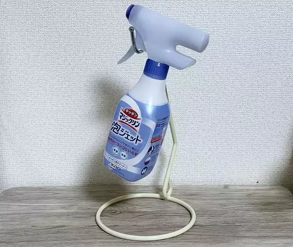 「キッチンに『バナナスタンド』を置く！　役立つ『じゃない使い方』がこちら」の画像