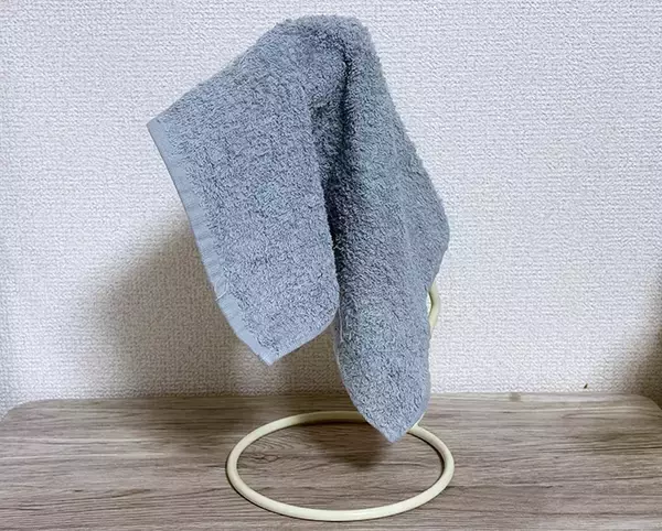 「キッチンに『バナナスタンド』を置く！　役立つ『じゃない使い方』がこちら」の画像