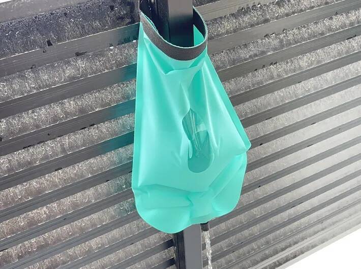 ダイソーで買った『緑のバッグ』　使い道に「これは便利」「夏のお出かけに欠かせない！」