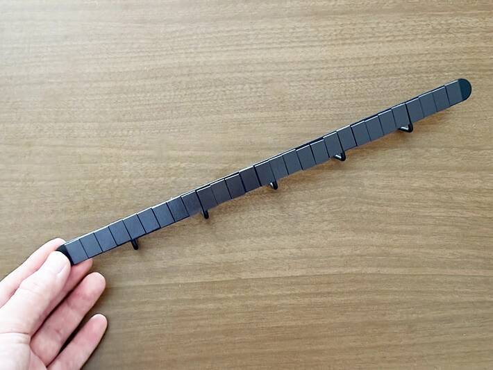 ダイソーで買った『壁掛けフック』　穴を開けずに使うアイディアで「一気に収納増えた」