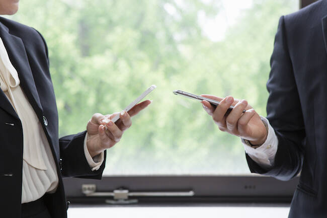 同じオフィスで働く素敵な男性と連絡先を交換する方法 19年6月日 エキサイトニュース 同じオフィスで働く素敵な男性と連絡先を交換する方法 19年6月日 エキサイトニュース