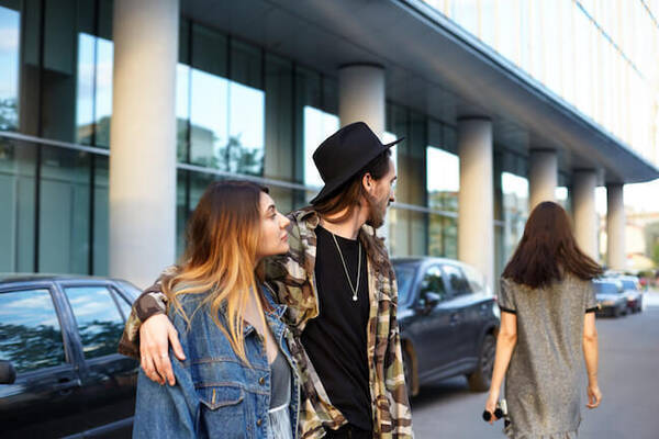 デートしてても他の女性を見る彼氏 その理由はコレだった 年1月5日 エキサイトニュース