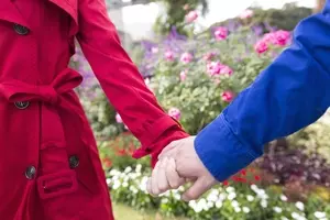 一気に距離が近くなる 大人同士だから楽しい 夜の公園デート のススメ 17年7月9日 エキサイトニュース