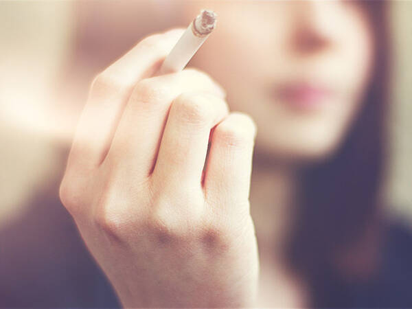 喫煙女子ってどう思う 男子の生の声とタバコの影響が怖かった 16年9月10日 エキサイトニュース