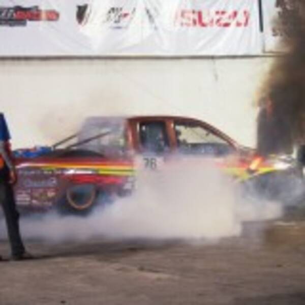 経済成長中のタイで人気のドラッグレース ディーゼルエンジンのチューン技術はアメリカでも絶賛 14年12月12日 エキサイトニュース