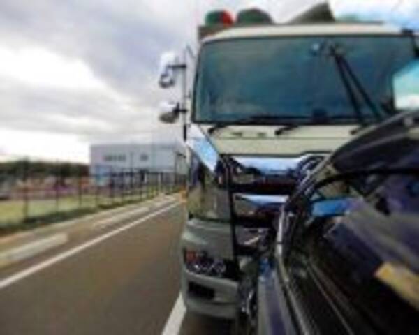 トラックがやけに車間を詰めてくるのは理由があった 元トラック運転手が解説 18年11月4日 エキサイトニュース