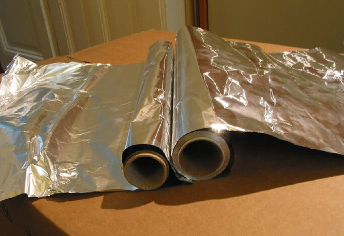 足先をアルミホイルで数回巻いて1時間待つと 万能すぎるアルミホイルの使い方５選 16年8月27日 エキサイトニュース