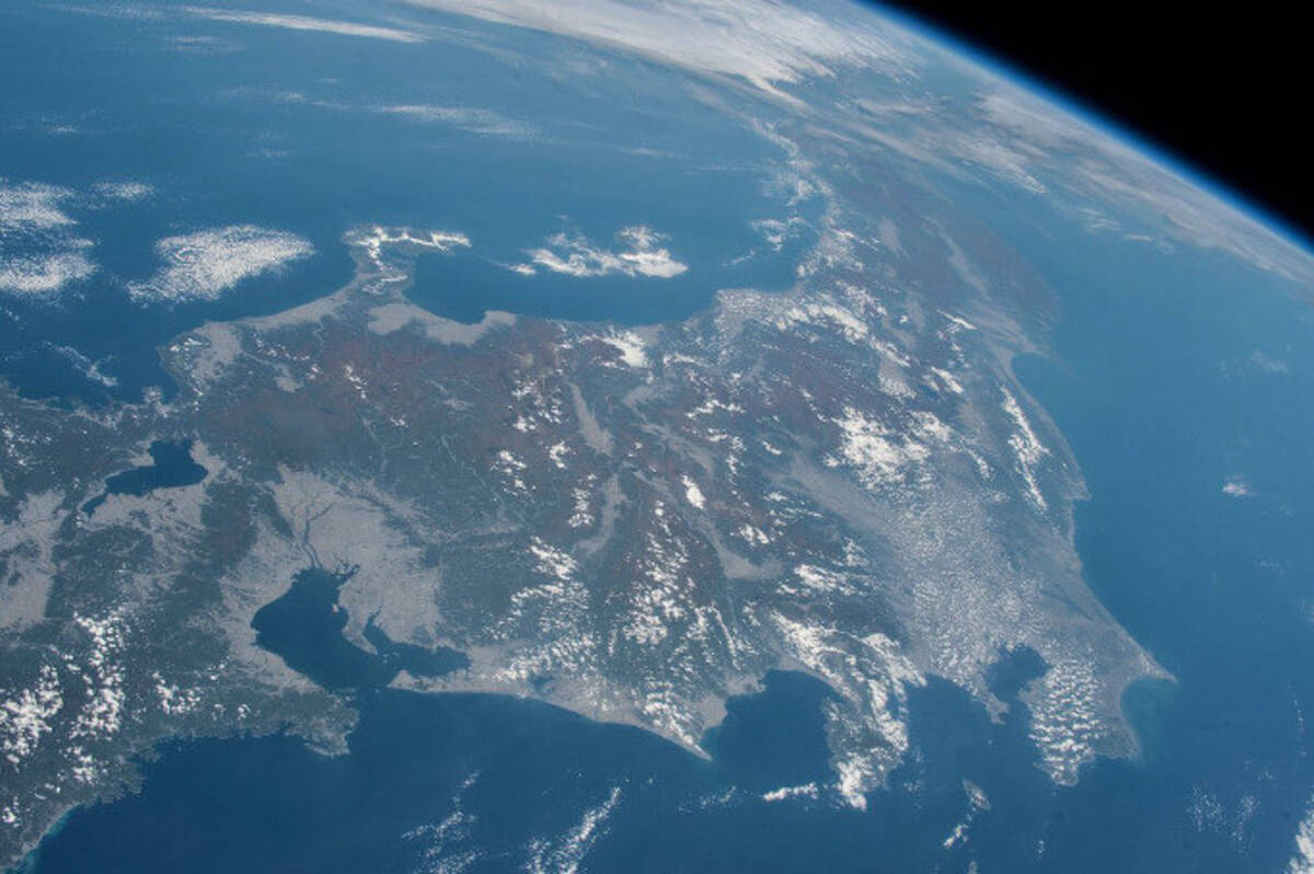 宇宙飛行士の油井亀美也が撮影した 宇宙から見た日本列島の紅葉 が美しいと話題に 16年10月21日 エキサイトニュース
