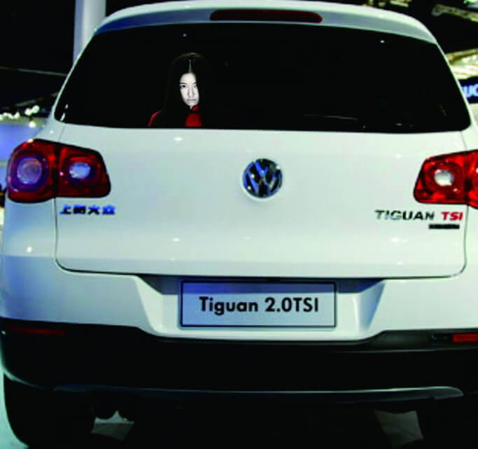 後続車の迷惑なハイビームを警告する 貞子ステッカー が怖すぎる 16年11月23日 エキサイトニュース