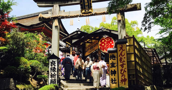 恋占いの石 で占う恋の行方は 京都に行くなら外せないえんむすびの神さま 地主神社 17年5月15日 エキサイトニュース