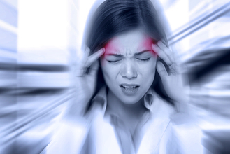 片頭痛はストレスホルモンが原因か!?　脳血管を収縮させるセロトニンのしくみ
