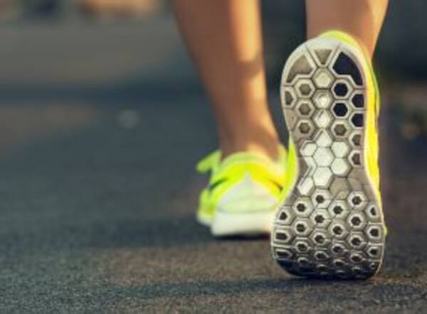 あなたの腰痛は 足に合った靴 と 正しい歩き方 で必ず改善する 15年6月10日 エキサイトニュース