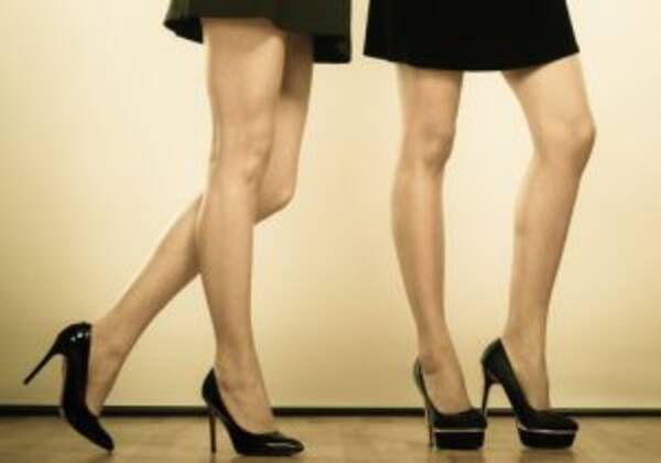 人気ユニット Perfume も苦労する ハイヒール 腰痛や捻挫 中足骨症 足指の変形も 15年7月26日 エキサイトニュース