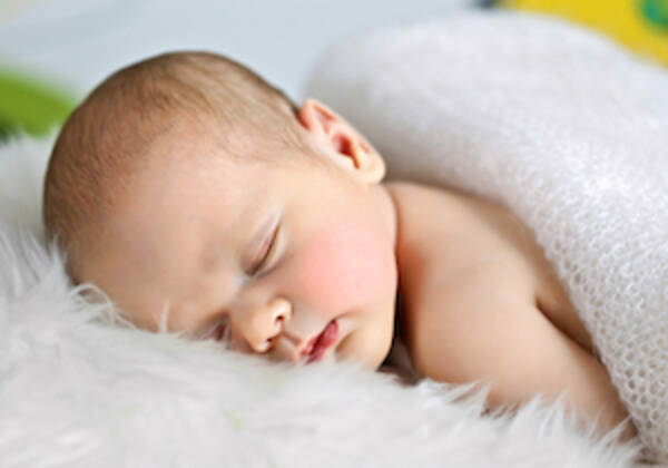 赤ちゃんの突然死を防ぐ うつぶせ寝 添い寝 の危険性に注目を 17年12月23日 エキサイトニュース