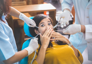 顕微鏡治療で歯科医の技術の差が明らかに！「見える治療」と「見せる治療」とは？