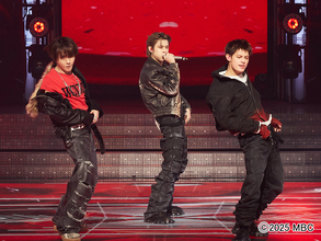 TOMORROW X TOGETHER・ヨンジュンと、BOYNEXTDOOR＆CORTISメンバーとのハイレベルなダンスコラボも...一晩限りの"レアな顔合わせ"が熱狂を呼んだ「2025 MBC歌謡大祭典」