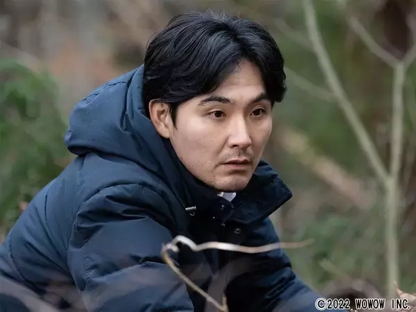 「松田龍平が体現する"静かな狂気"――閉ざされた村で暴かれる真実「連続ドラマＷ 鵜頭川村事件」」の画像