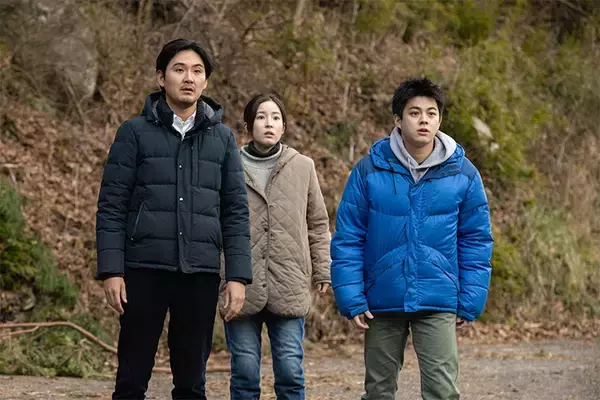 「松田龍平が体現する"静かな狂気"――閉ざされた村で暴かれる真実「連続ドラマＷ 鵜頭川村事件」」の画像