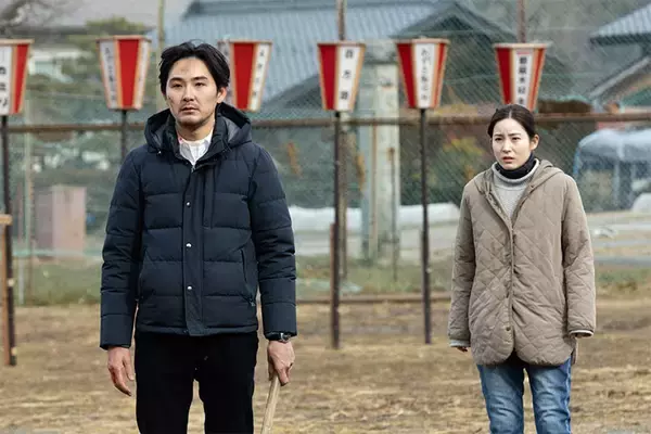 「松田龍平が体現する"静かな狂気"――閉ざされた村で暴かれる真実「連続ドラマＷ 鵜頭川村事件」」の画像