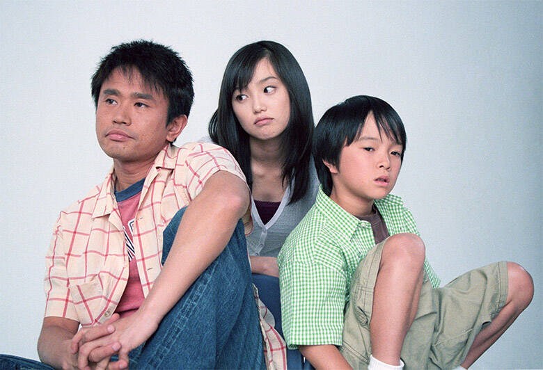 浜田雅功と子役時代の濱田岳が共演し、ダメ男と少年の心の交流を描いたハートフルドラマ！永作博美とのコミカルな会話劇も魅力の「ひとりぼっちの君に」