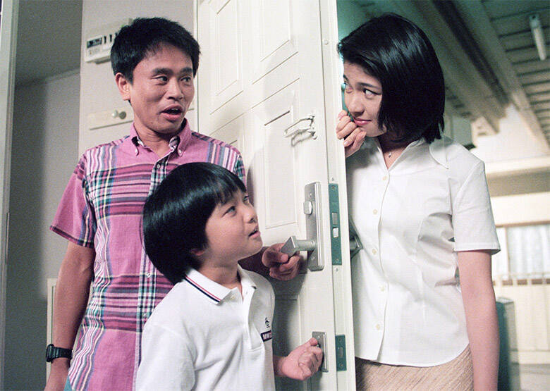 浜田雅功と子役時代の濱田岳が共演し、ダメ男と少年の心の交流を描いたハートフルドラマ！永作博美とのコミカルな会話劇も魅力の「ひとりぼっちの君に」
