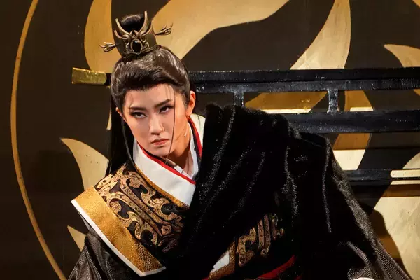 「月組・礼華はる  王としての"矜持"と人間としての"葛藤"を体現した主演作「雨にじむ渤海(26年月組・バウ)」」の画像