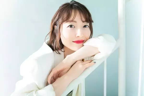 花澤香菜が語る、声優という仕事との向き合い方 コンプレックスを超えて見つけた自分らしい表現【花澤香菜をつくる6つのピース】