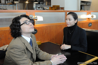 吉岡秀隆が優しさ溢れる演技で不器用な天才弁護士を好演！杏の軽やかな存在感も光る「猫弁と透明人間」