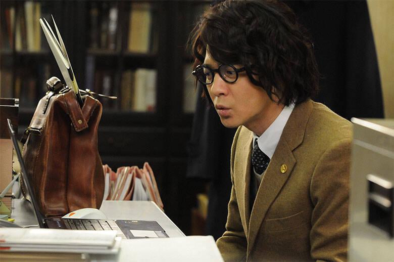 吉岡秀隆が優しさ溢れる演技で不器用な天才弁護士を好演！杏の軽やかな存在感も光る「猫弁と透明人間」