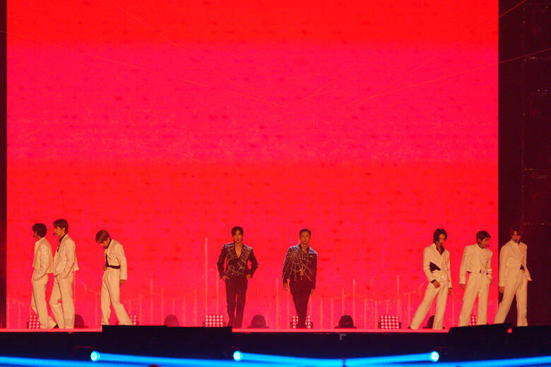 東方神起、デビュー22周年！ストイックに頂点を極め続けるユンホと、後輩からも慕われるチャンミン――長く愛され続ける2人の誠実で親しみやすい素顔