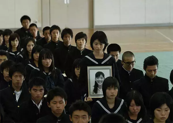 「山田孝之&綾瀬はるか共演の色褪せぬ名作！松下由樹演じる教師の視点から物語を振り返る「世界の中心で、愛をさけぶ特別編〜17年目の卒業〜」」の画像