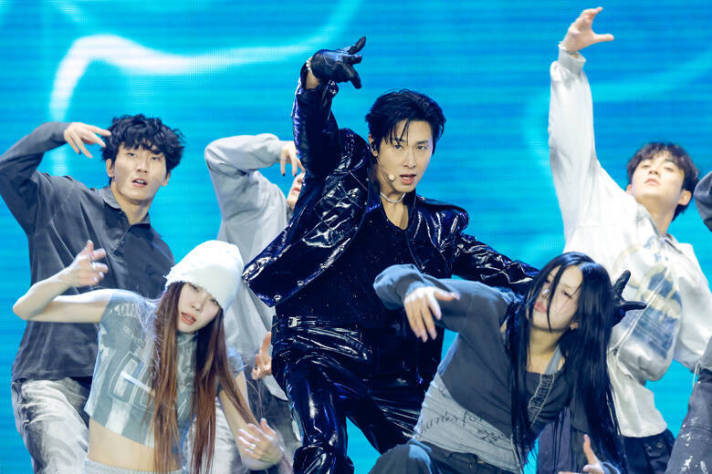 BTSの完全体復活で勢いづくHYBE勢が躍動！7人の絆が垣間見えたENHYPEN、ヨンジュンのソロも鮮烈なTOMORROW X TOGETHERら、K-POPの勢いを象徴する"国立競技場"の熱狂