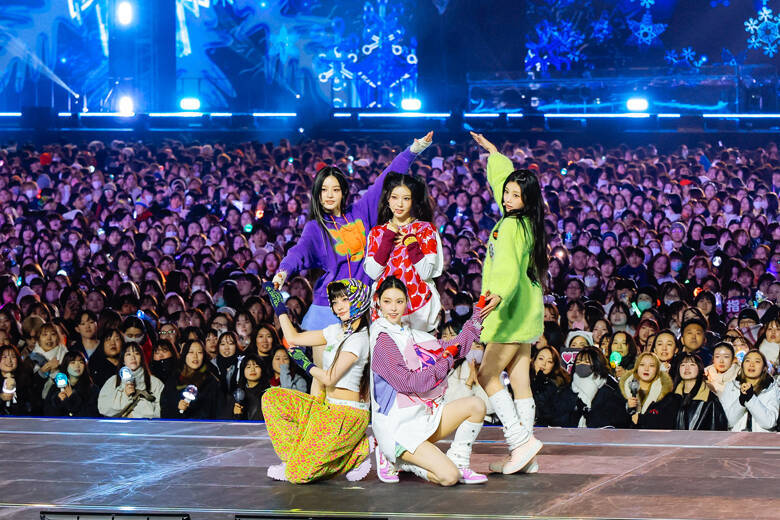 BTSの完全体復活で勢いづくHYBE勢が躍動！7人の絆が垣間見えたENHYPEN、ヨンジュンのソロも鮮烈なTOMORROW X TOGETHERら、K-POPの勢いを象徴する"国立競技場"の熱狂