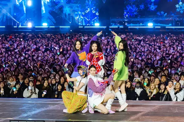 「BTSの完全体復活で勢いづくHYBE勢が躍動！7人の絆が垣間見えたENHYPEN、ヨンジュンのソロも鮮烈なTOMORROW X TOGETHERら、K-POPの勢いを象徴する"国立競技場"の熱狂」の画像