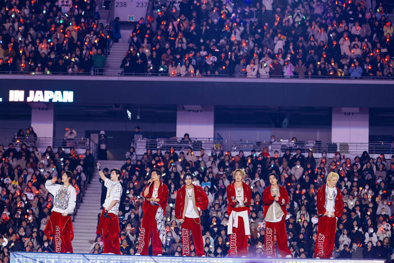 BTSの完全体復活で勢いづくHYBE勢が躍動！7人の絆が垣間見えたENHYPEN、ヨンジュンのソロも鮮烈なTOMORROW X TOGETHERら、K-POPの勢いを象徴する"国立競技場"の熱狂
