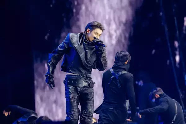 「BTSの完全体復活で勢いづくHYBE勢が躍動！7人の絆が垣間見えたENHYPEN、ヨンジュンのソロも鮮烈なTOMORROW X TOGETHERら、K-POPの勢いを象徴する"国立競技場"の熱狂」の画像