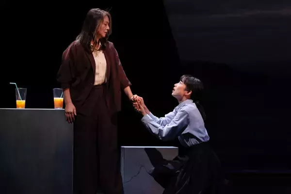 「勝地涼×河合優実が"失踪"の謎に揺れる心を体現　舞台『私を探さないで』が突きつける後悔と罪悪感」の画像