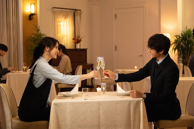 山崎紘菜が二面性のある氷鉄の女を演じ、小関裕太とじれキュン展開を見せたドラマ「賭けからはじまるサヨナラの恋」