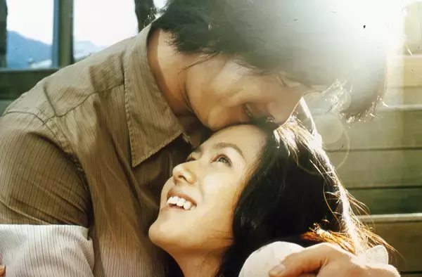 「永作博美や深田恭子も挑んだ難役！復帰作「しあわせな選択」の日本公開が控えるソン・イェジンの色褪せない魅力が詰まった「私の頭の中の消しゴム」」の画像