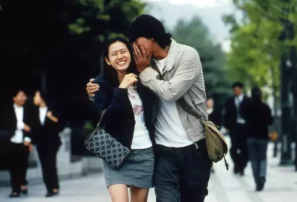 「永作博美や深田恭子も挑んだ難役！復帰作「しあわせな選択」の日本公開が控えるソン・イェジンの色褪せない魅力が詰まった「私の頭の中の消しゴム」」の画像