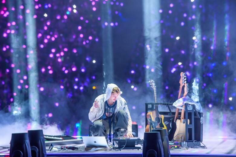 aespa(エスパ)らしさが光る"蠱惑的"なパフォーマンス！世界を席巻したHUNTR/X(ハントリックス)のカバーにも沸いた「MAMA」の名場面